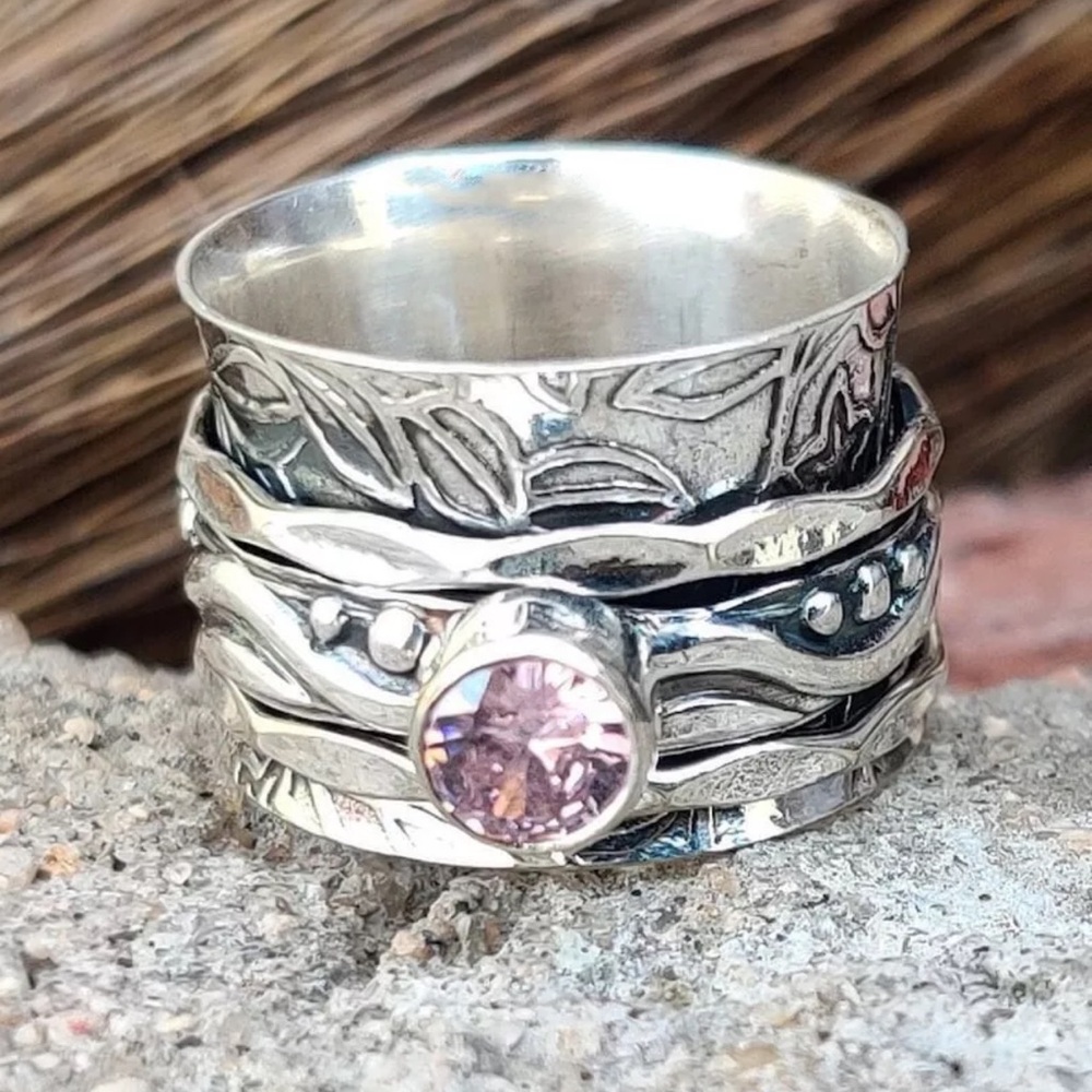 BNWT- Natural Kunzite Gem With 925 S/S Spinner Ring